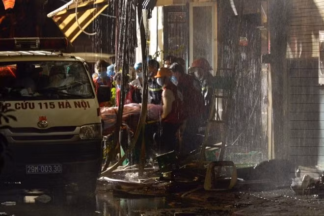 13 nguoi tu vong trong vu chay quan karaoke o ha noi