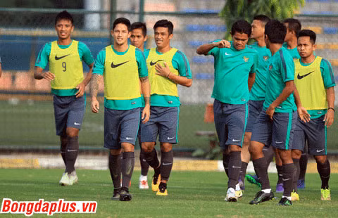 hlv alfred riedl tay bat mat mung trong ngay tro lai viet nam