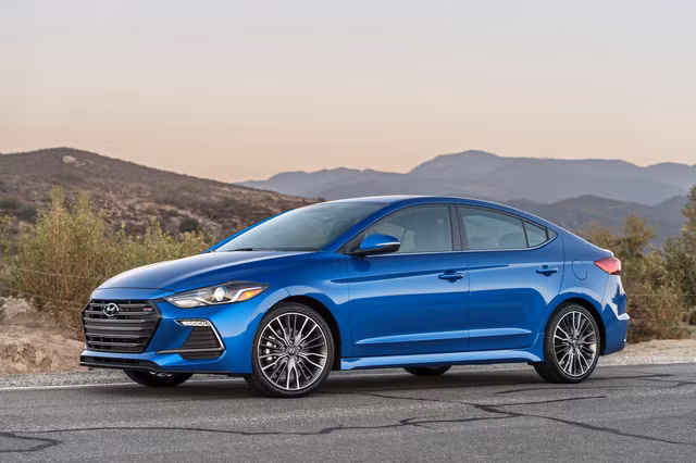 hyundai elantra sport 2017 co gia khoi diem tu 22 485 usd
