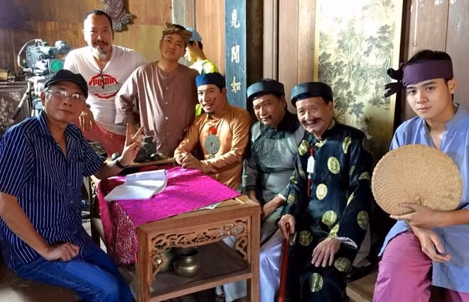 pham bang dem tieng cuoi dang doi de nuoc mat rieng minh