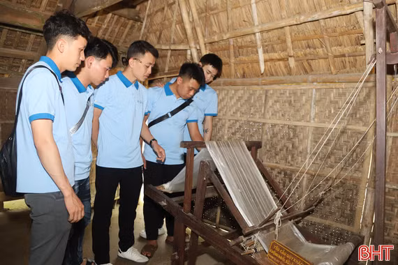 Xúc động những kỷ vật về Bác Hồ tại quê hương của Người