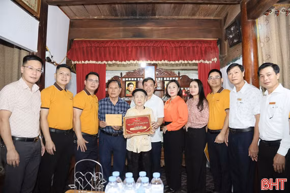 Trao gửi tri ân, tiếp thêm niềm vui cho người có công