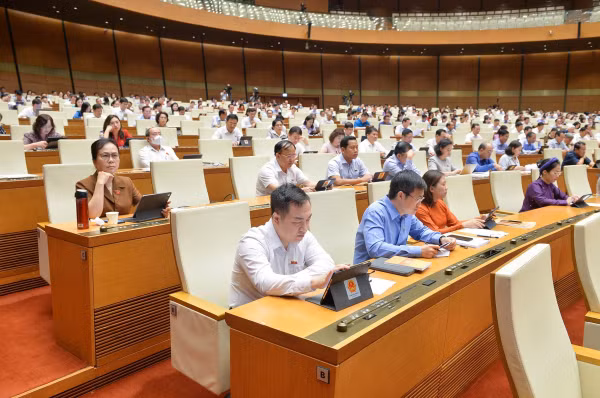 Ông Đặng Quốc Khánh lần đầu đăng đàn Quốc hội với tư cách Bộ trưởng TN&MT