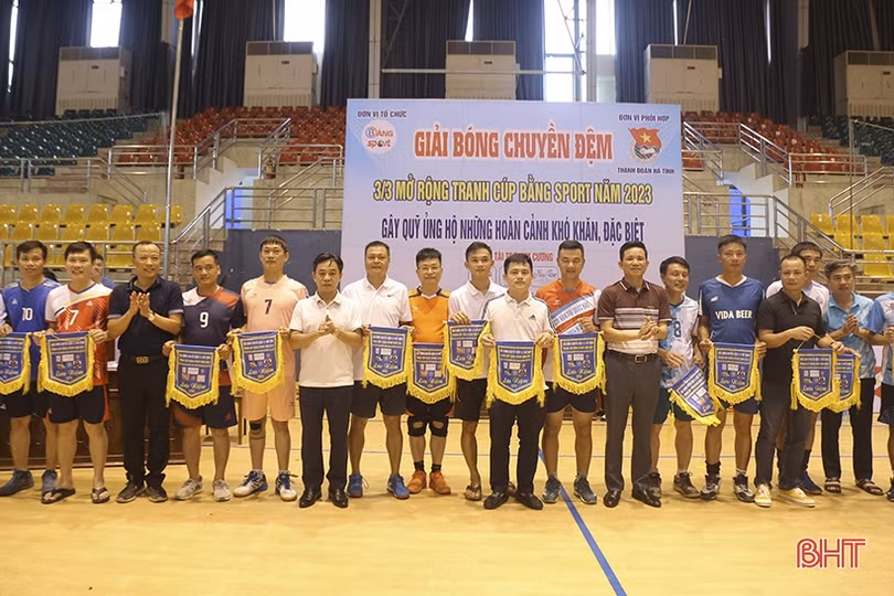 FC Thạch Linh Vida Beer vô địch Giải Bóng chuyền đệm tranh cúp Bằng Sport