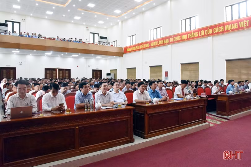 “Cầu nối” vững chắc giữa ý Đảng với lòng dân
