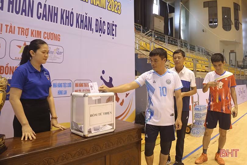 FC Thạch Linh Vida Beer vô địch Giải Bóng chuyền đệm tranh cúp Bằng Sport