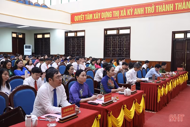 Chuẩn hóa trình độ, trẻ hóa độ tuổi cán bộ quản lý, giáo viên ở thị xã Kỳ Anh