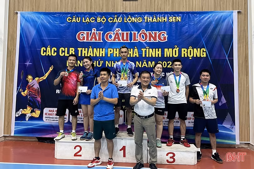 Sôi nổi Giải Cầu lông các CLB thành phố Hà Tĩnh mở rộng lần thứ I