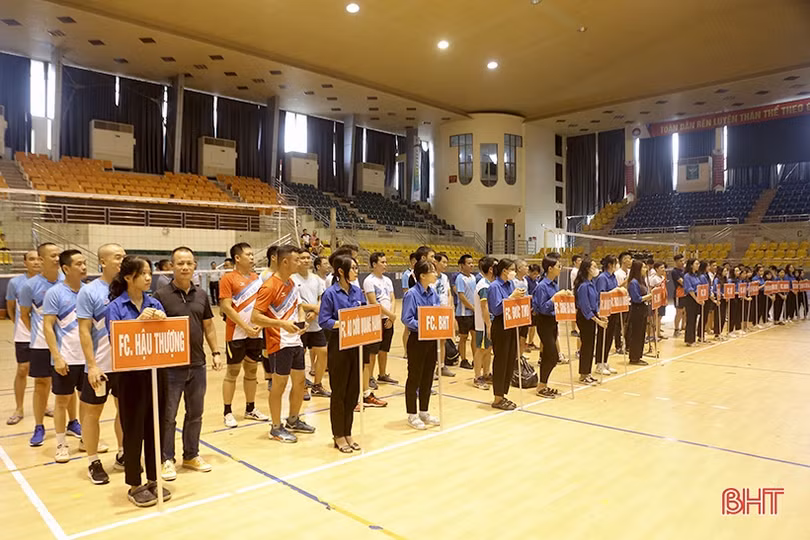 FC Thạch Linh Vida Beer vô địch Giải Bóng chuyền đệm tranh cúp Bằng Sport
