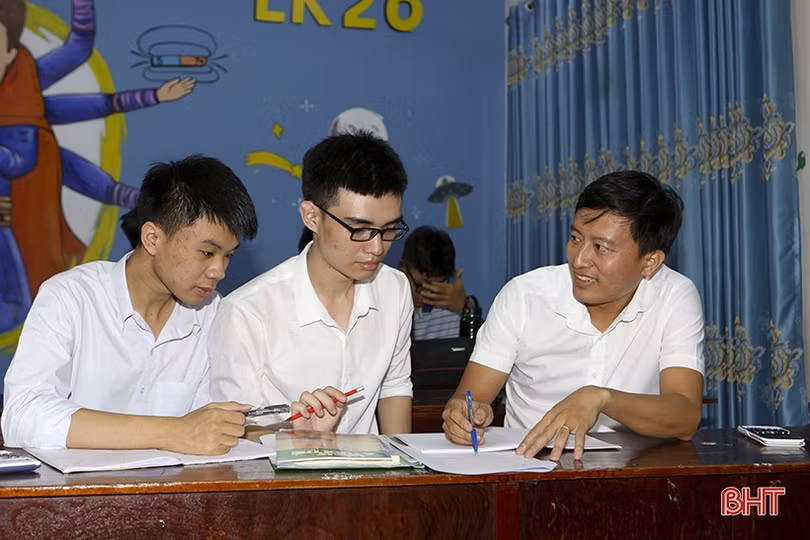 Chuyện vượt khó của những “sỹ tử nghèo