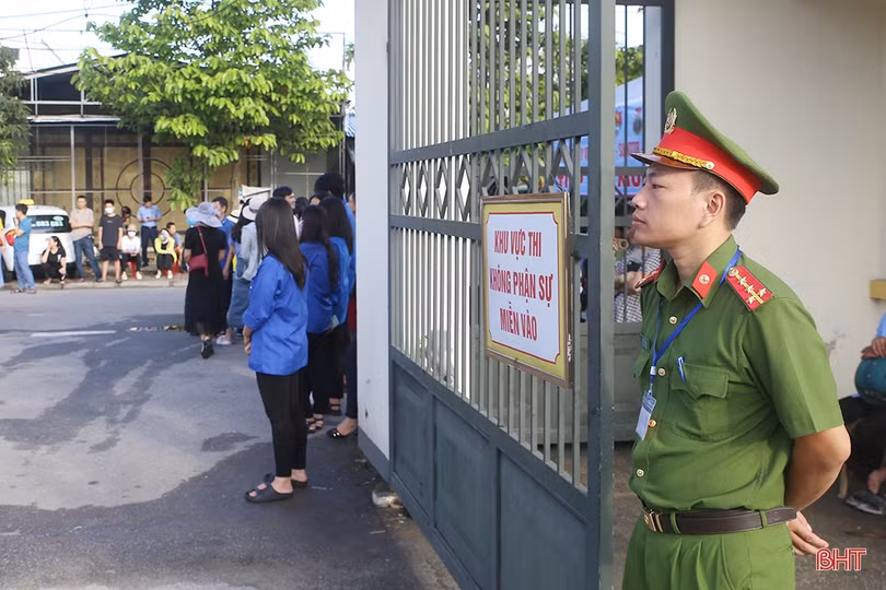 361 thí sinh làm bài thi Văn và Toán vào lớp 10 THPT Chuyên Hà Tĩnh