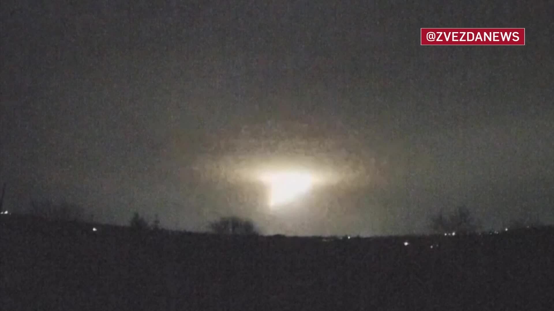 Khoảnh khắc đầu đạn tên lửa Oreshnik lao xuống thành phố Dnipro, Ukraine. Video: Zvezda