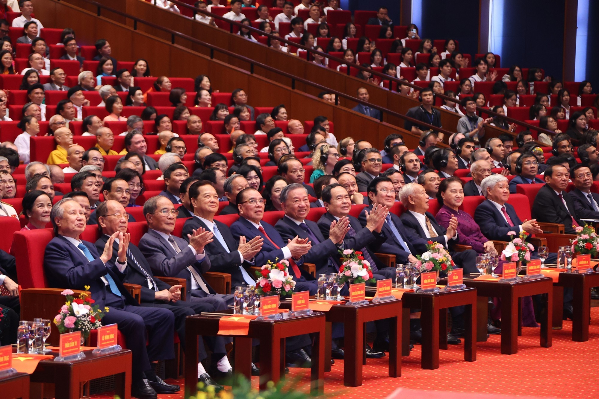Lãnh đạo Đảng, Nhà nước và đại biểu tham dự buổi lễ. Ảnh: Văn Điệp - TTXVN