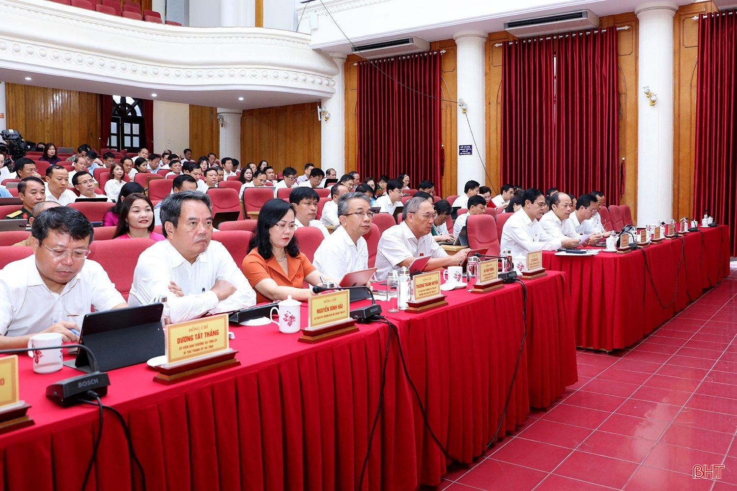 Đại biểu tham dự phiên làm việc buổi sáng, ngày 18/7.