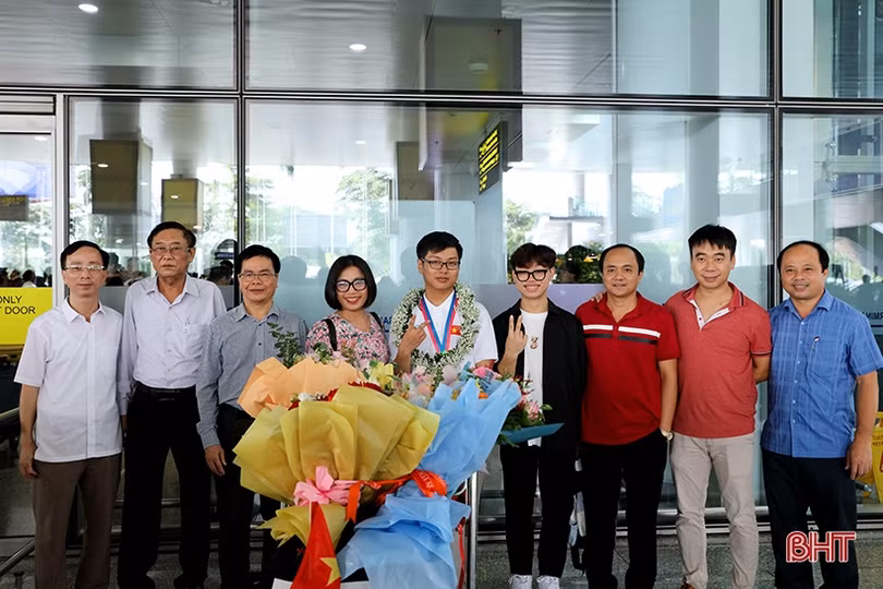 Tình bạn đẹp của hai chàng trai “vàng” hóa học Hà Tĩnh