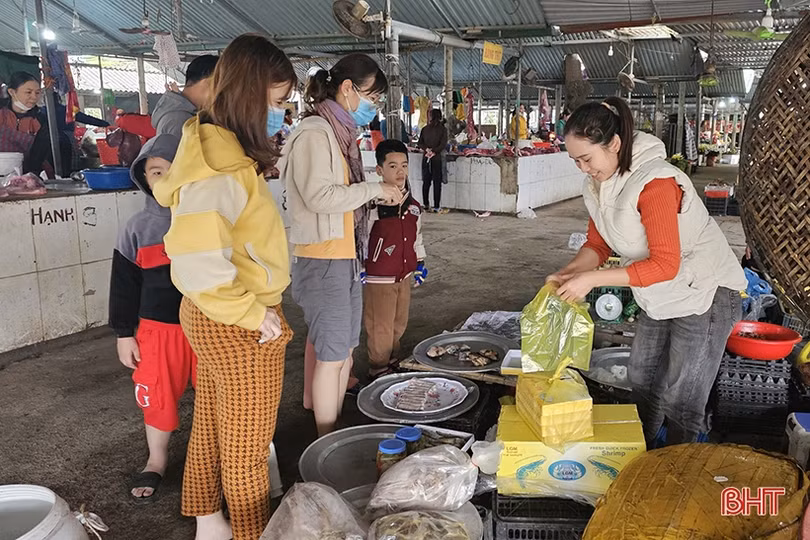 Tiểu thương Hà Tĩnh mở hàng khai xuân