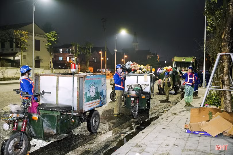 Lãnh đạo TP Hà Tĩnh chúc tết các đơn vị trực đêm giao thừa
