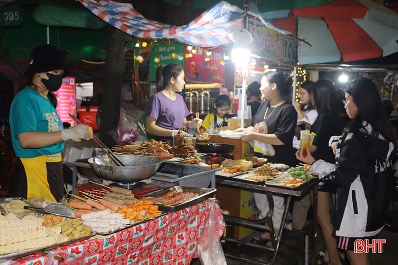 Dạo chợ đêm ngày tết ở phố núi Hương Sơn