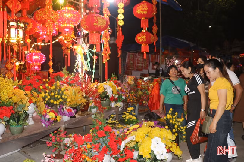 Dạo chợ đêm ngày tết ở phố núi Hương Sơn