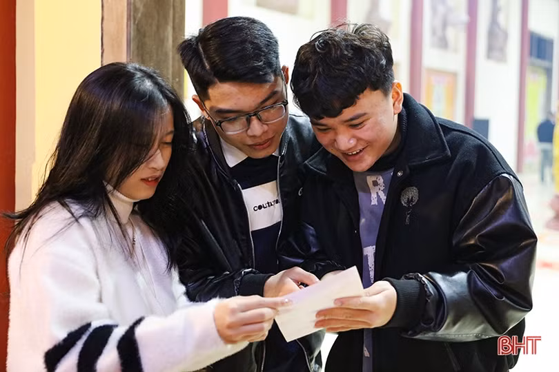Người dân Hà Tĩnh đi lễ chùa cầu may đầu năm mới