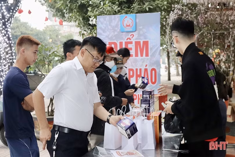 Sức mua tăng mạnh, nhiều loại pháo hoa quốc phòng “cháy hàng” 