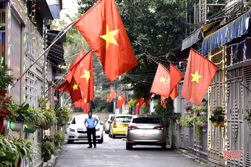 Thành Sen thanh bình ngày đầu năm mới