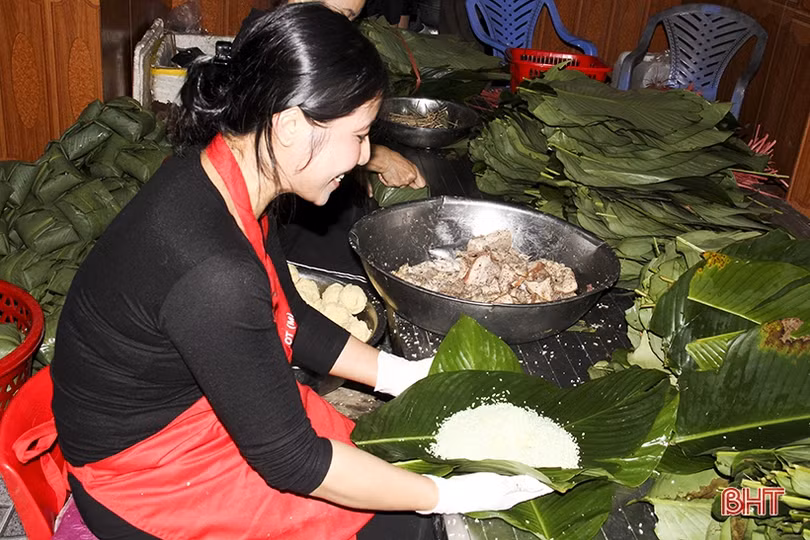 Cao điểm trả đơn bánh chưng làng Khoóng