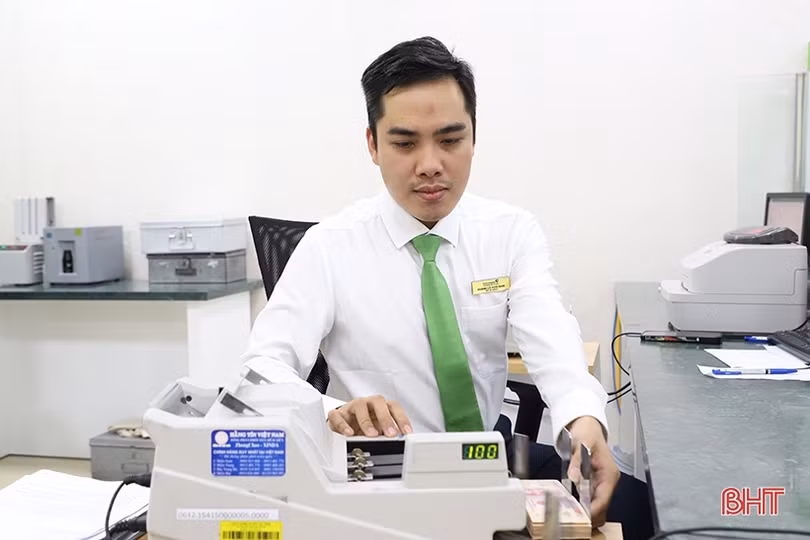 Ngân hàng Hà Tĩnh chủ động tiếp quỹ ATM, phục vụ khách hàng dịp tết