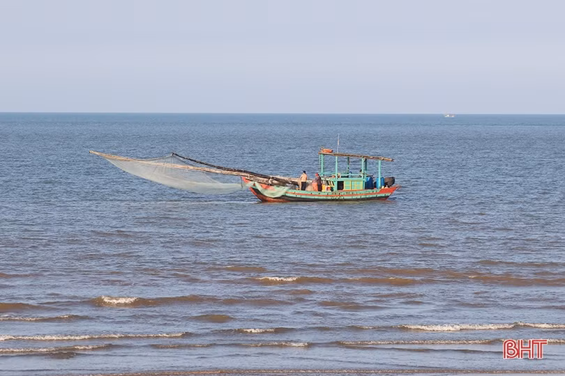 Ngư dân Hà Tĩnh “xông biển” ngày đầu năm mới