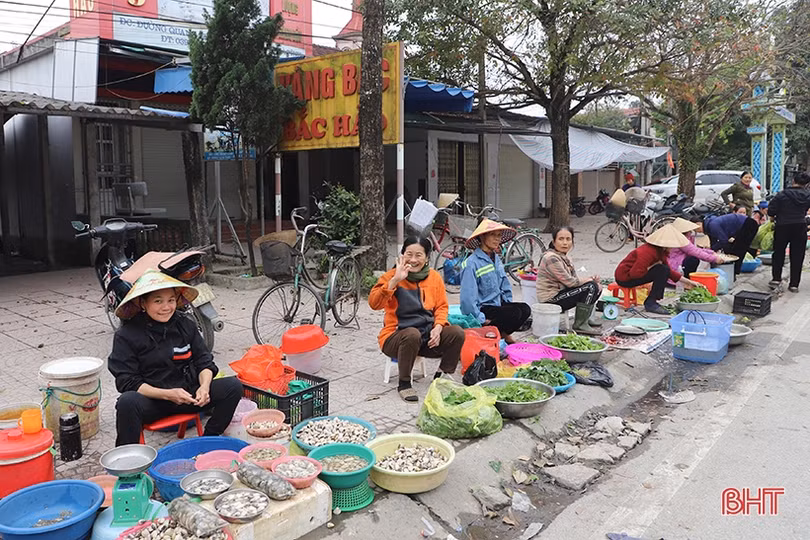 Tiểu thương Hà Tĩnh mở hàng khai xuân