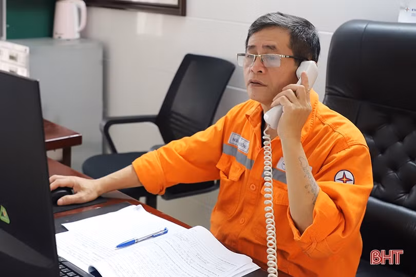 Những người “canh” dòng điện ngày xuân ở Hà Tĩnh