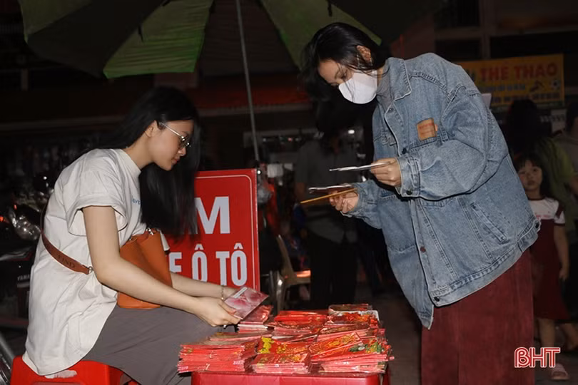 Dạo chợ đêm ngày tết ở phố núi Hương Sơn