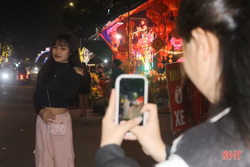 Dạo chợ đêm ngày tết ở phố núi Hương Sơn