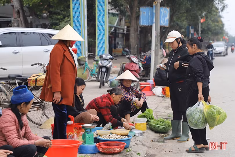 Tiểu thương Hà Tĩnh mở hàng khai xuân