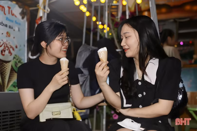 Dạo chợ đêm ngày tết ở phố núi Hương Sơn