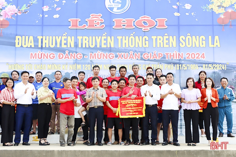 11 đội tranh tài đua thuyền ở Đức Thọ