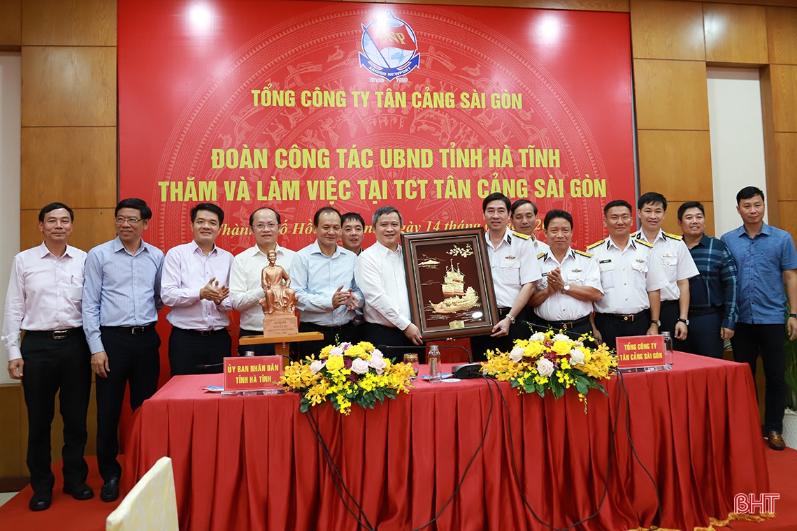 Hà Tĩnh - Tân Cảng Sài Gòn ký ghi nhớ hợp tác lĩnh vực cảng biển, logistics