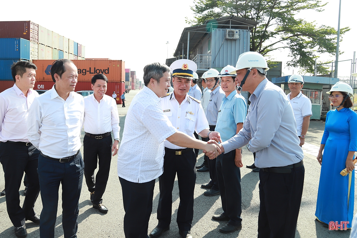 Lãnh đạo Hà Tĩnh tham quan Tổng Công ty Tân Cảng Sài Gòn