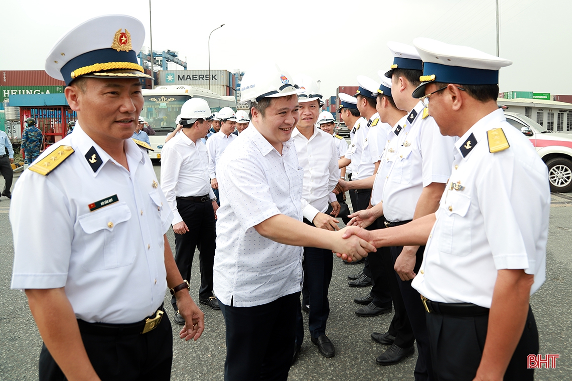Hà Tĩnh - Tân Cảng Sài Gòn ký ghi nhớ hợp tác lĩnh vực cảng biển, logistics