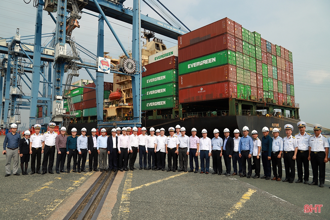 Hà Tĩnh - Tân Cảng Sài Gòn ký ghi nhớ hợp tác lĩnh vực cảng biển, logistics