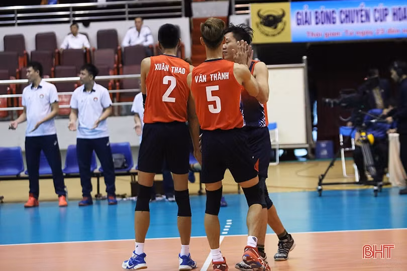 Thua Sanest Khánh Hòa, bóng chuyền Hà Tĩnh xếp thứ 4 Cúp Hoa Lư - Bình Điền 2021