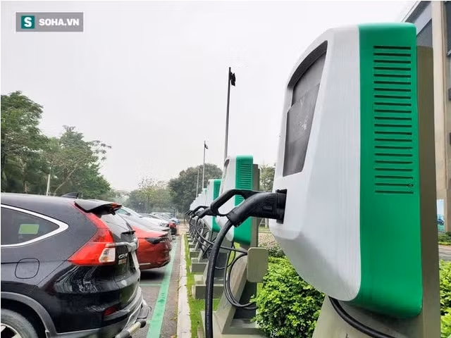Cận cảnh những trạm sạc nhanh đầu tiên cho ô tô điện VinFast tại Việt Nam