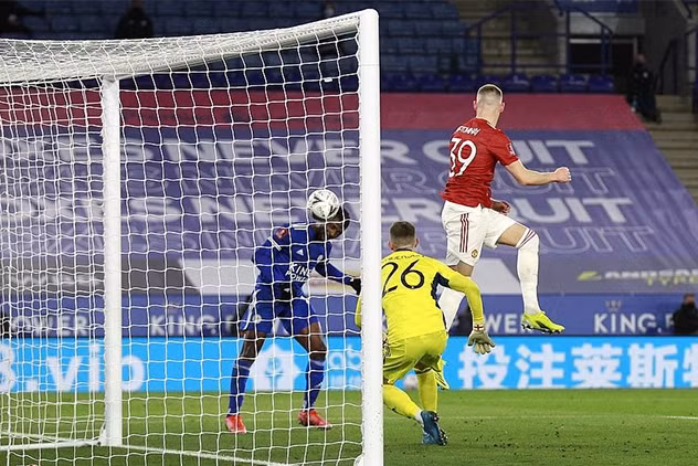 Iheanacho chơi thăng hoa, Leicester tiễn MU rời FA Cup
