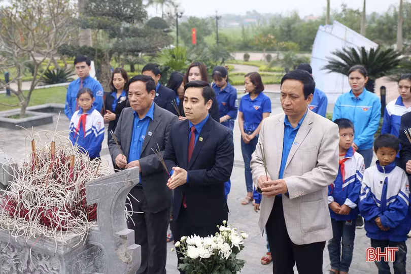 Bàn giao 18 nhà ở cho cán bộ và cựu cán bộ Đoàn, đoàn viên, thanh thiếu nhi Hà Tĩnh