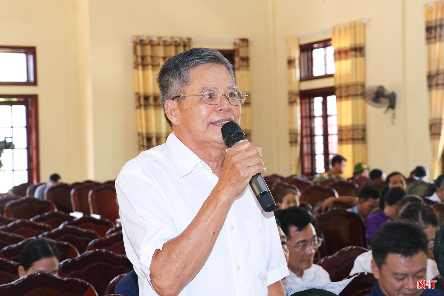 Cử tri Võ Tá Thọ - Bí thư Chi bộ thôn Phan Chu Trinh, xã Cẩm Duệ kiến nghị nhiều nội dung liên quan đến đời sống dân sinh.