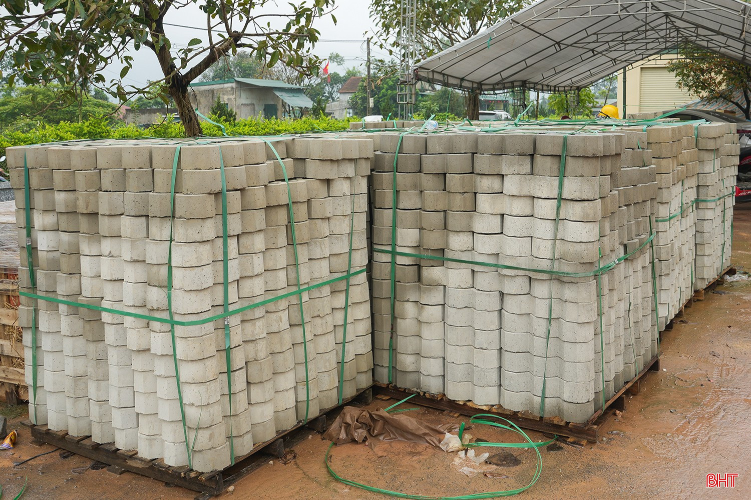Vật liệu được các đơn vị thi công tập trung, sẵn sàng cho việc thi công khi điều kiện thời tiết cho phép.