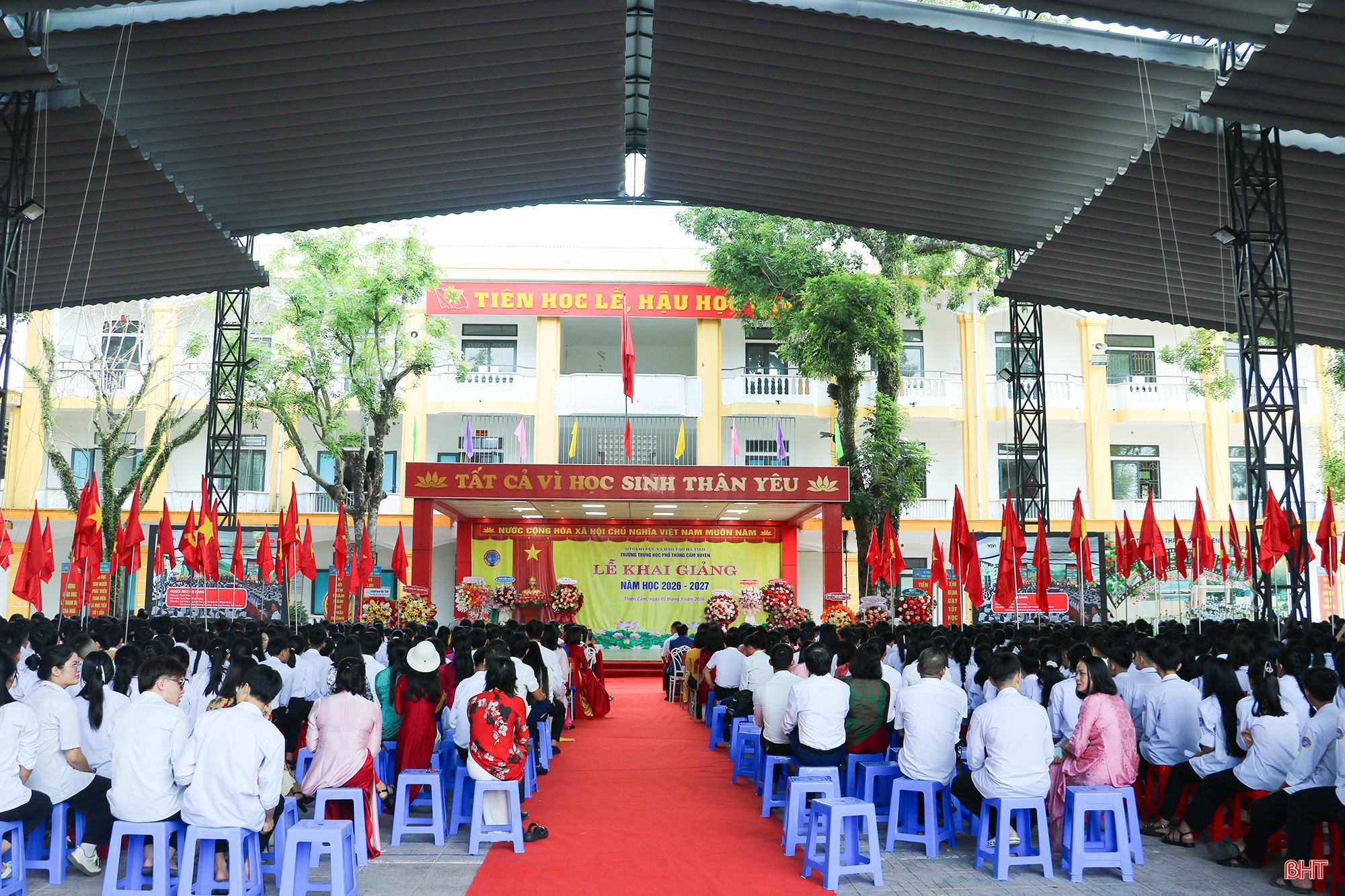 Lễ khai giảng năm học 2026 - 2027 tại Trường THPT Cẩm Xuyên.