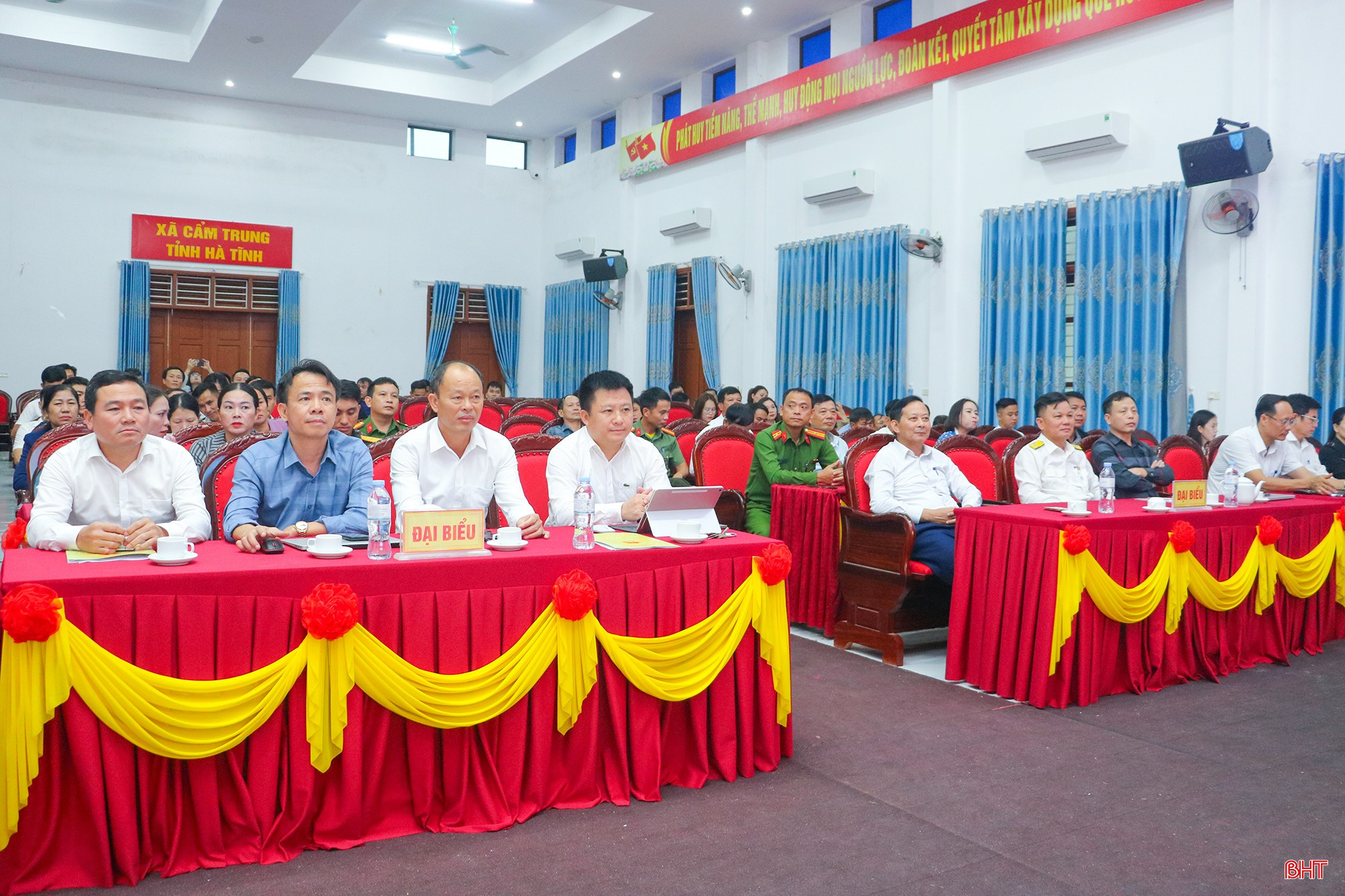 Đại biểu tham dự buổi gặp mặt, đối thoại với doanh nghiệp.