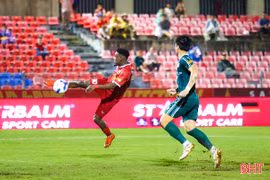 Hồng Lĩnh Hà Tĩnh có chiến thắng đầu tiên tại V.League