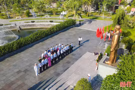 Lãnh đạo tỉnh Hà Tĩnh dâng hương tưởng niệm Chủ tịch Hồ Chí Minh nhân kỷ niệm các ngày lễ lớn